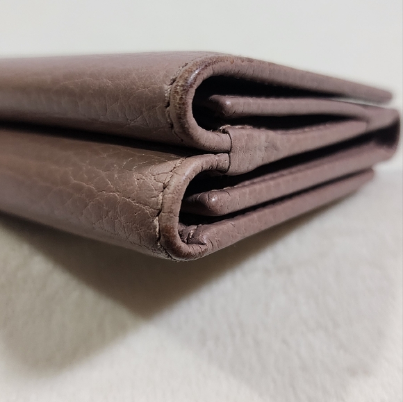 Gucci Marmont Trifold compact Wallet. Minor corner wear. Needs some cleaning. - Picture 10 of 16